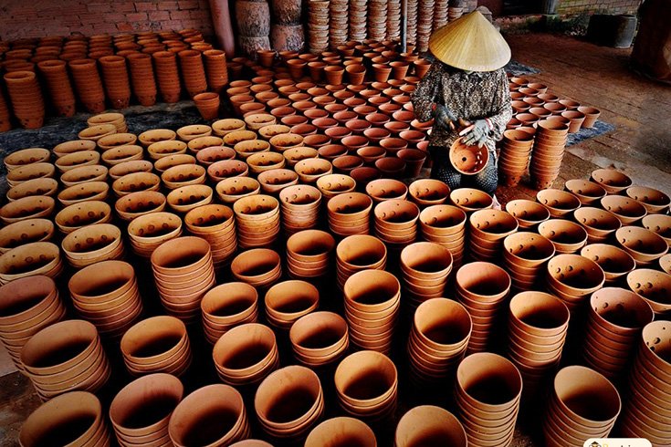 Spinning Wheels and Clay: The Ultimate Guide to Bat Trang Pottery Village Cycling